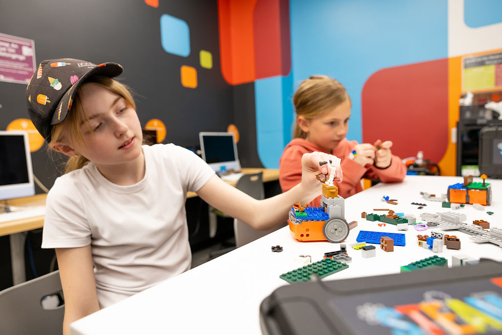 2026.05.01_STEAM Kits with Natalie and Harriet Brigham_Photo by Jayne Drew_small-19.jpg